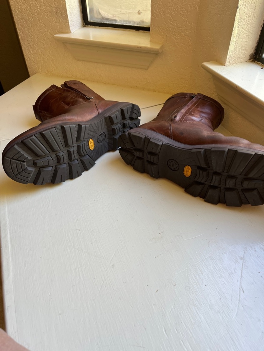 UGG Men’s Brown Leather Zip Ankle Boots - Picture 10 of 11